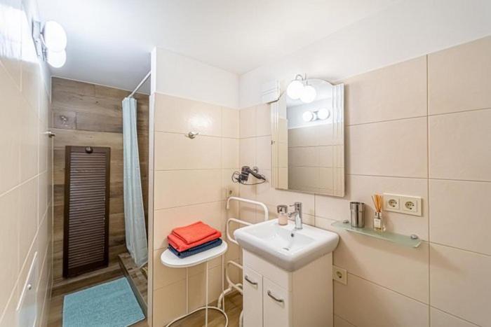 Old Town Apartment With A Separate Entrance Kaunas Esterno foto